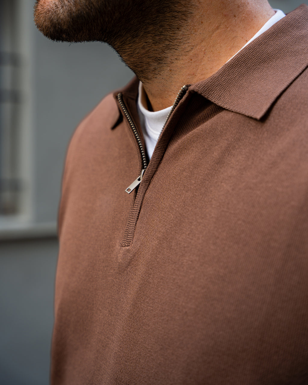 MAGLIONE CON ZIP TABACCO