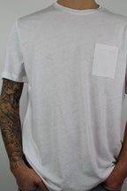 T-SHIRT CON TASCHINO