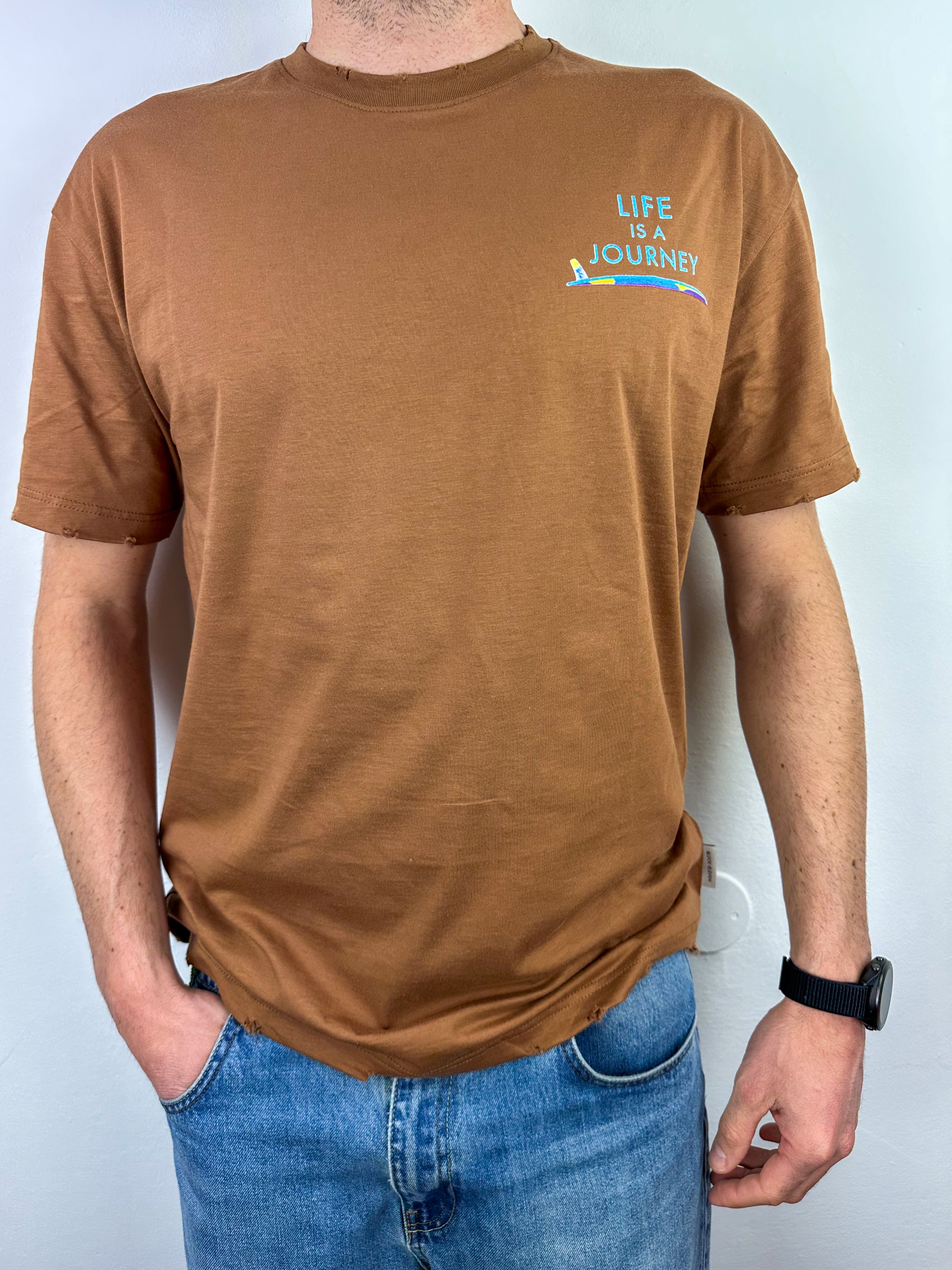 T-SHIRT CON STAMPA RETRO