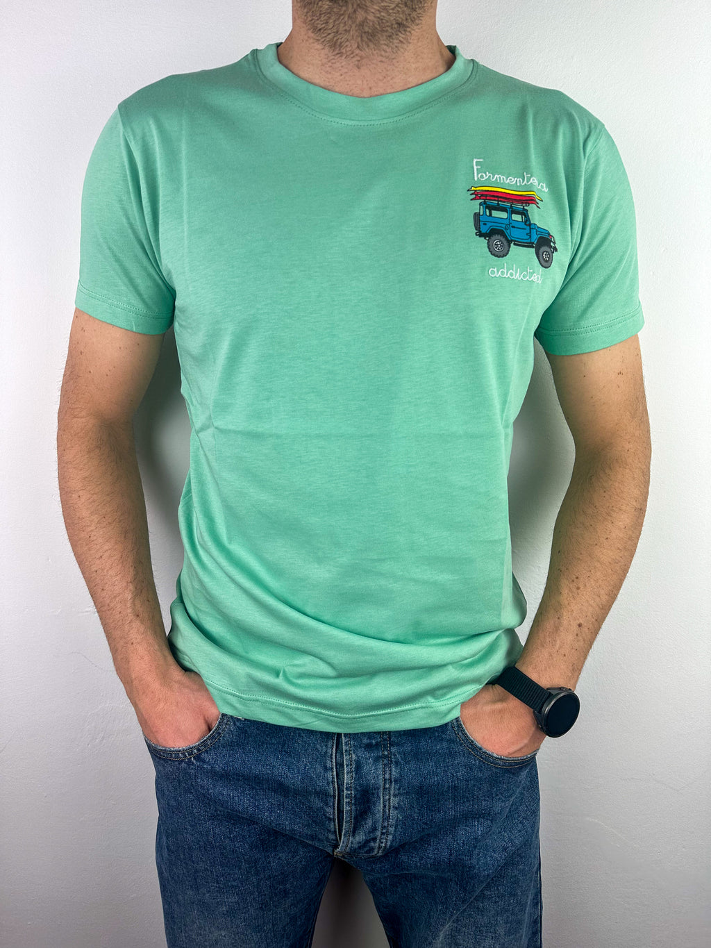 T-SHIRT CON RICAMO