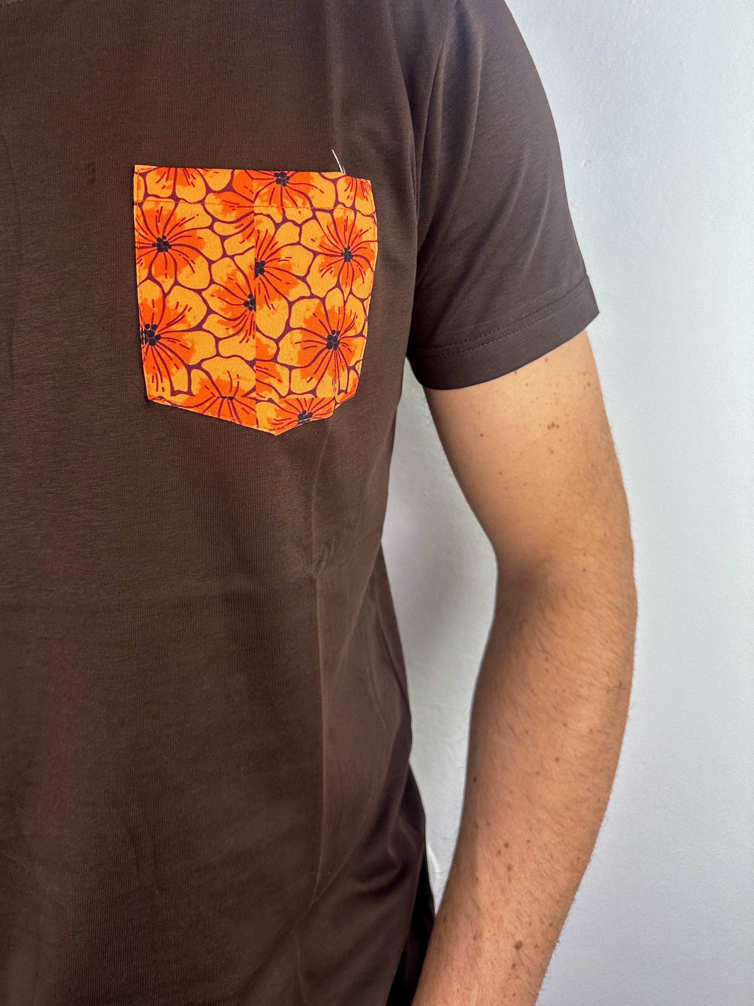 T-SHIRT CON TASCHINO FLOREALE