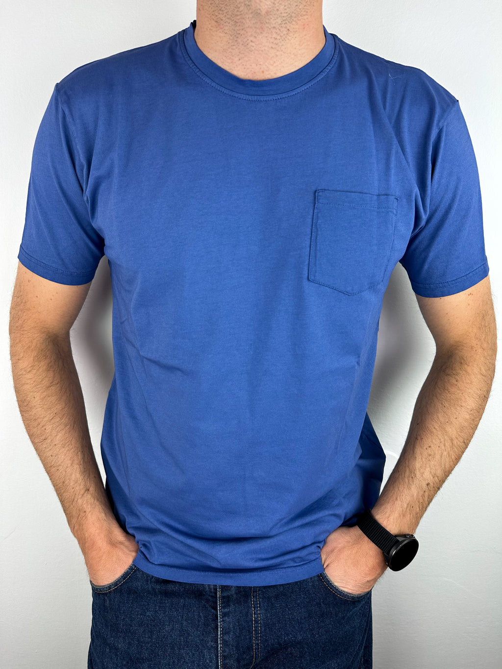 T-SHIRT CON TASCHINO