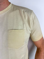 T-SHIRT CON TASCHINO